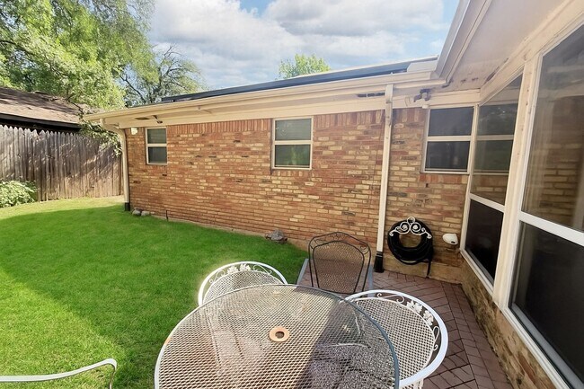 Building Photo - 3-Bedroom Home for Lease in Grand Prairie – 2,331 Sq Ft