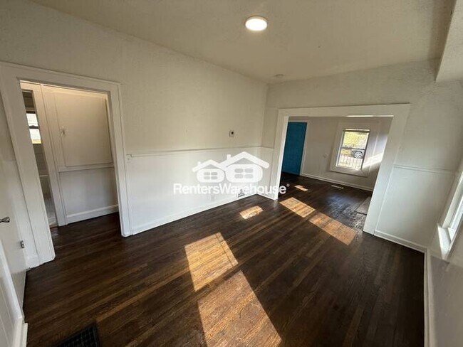 Building Photo - Updated 5 Bedroom/ 2.5 Bath Home In KCMO *READY NOW*