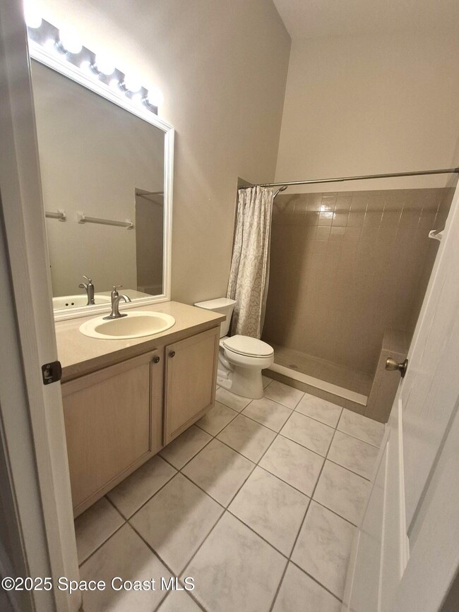 Building Photo - 1233 Foxridge Pl