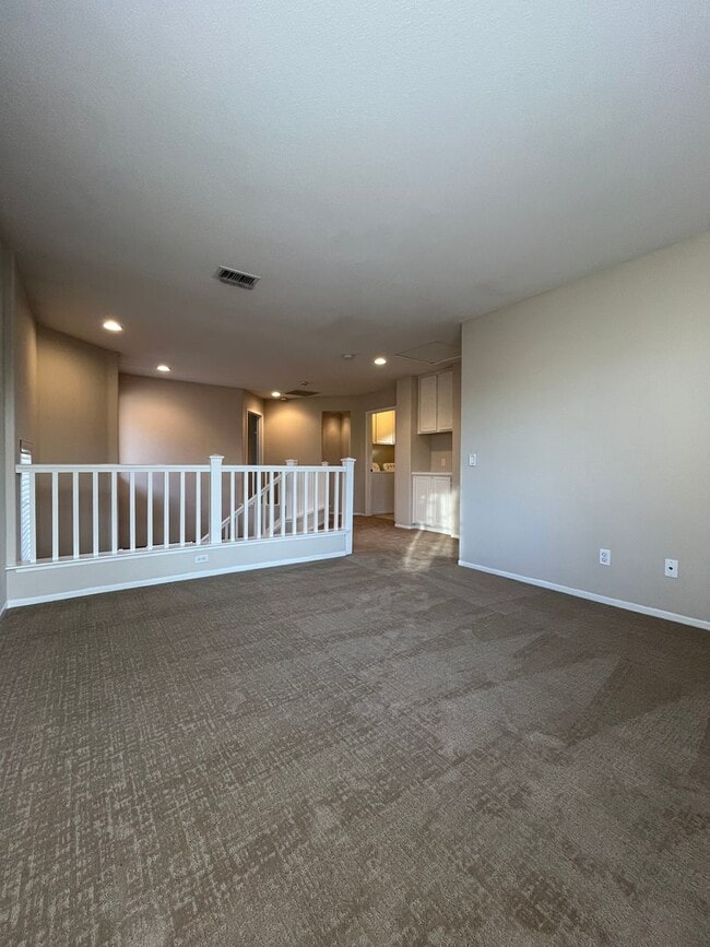 Building Photo - LOVELY 2 STORY DETACHED HOME WITH LARGE LO...