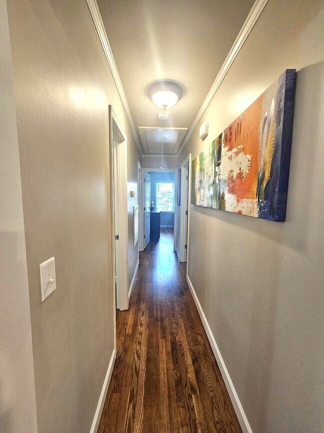 Building Photo - 3 Bedroom home minutes from Prisma Health and Downtown Greenville