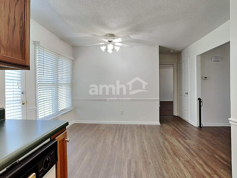 Building Photo - 272 Twin Creeks Rd