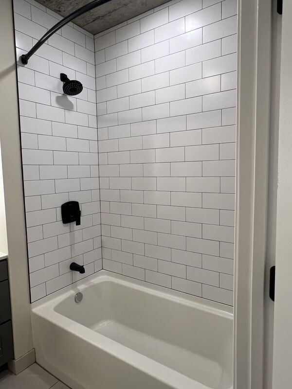 Building Photo - 603 N Wells St