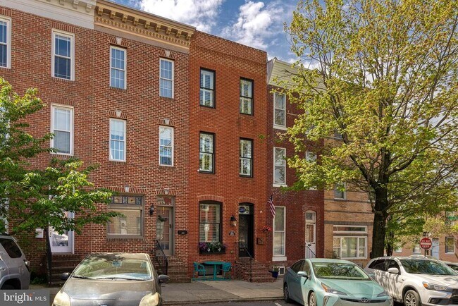 Building Photo - 2205 Bank St