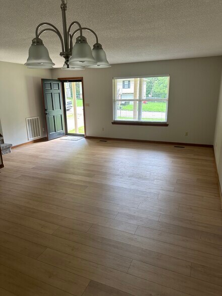 Building Photo - 1424 N Winer Dr