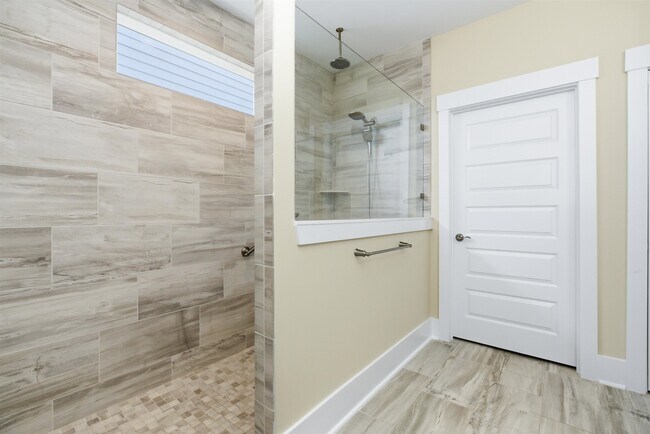 Building Photo - 7129 Spoleto Dr