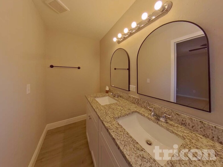 Building Photo - 2541 Brampton Ct