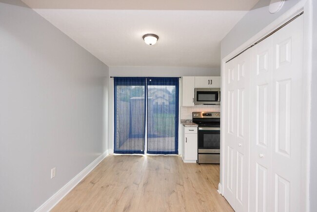 Building Photo - 1421 E Caracas Ave