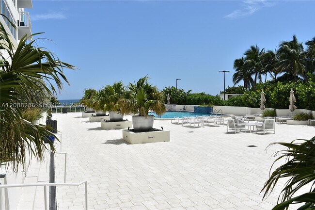 Building Photo - 6917 Collins Ave