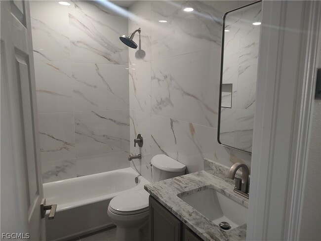 Building Photo - 2434 Laurentina Ln