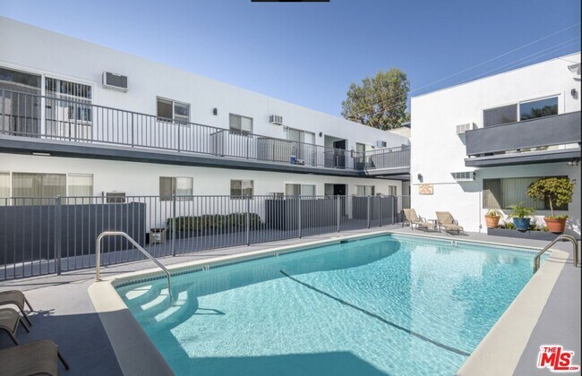 Building Photo - 1261 Laurel Ave