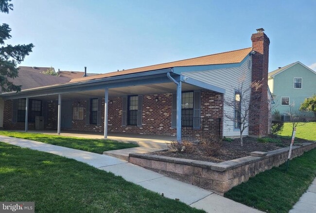 Building Photo - 404 Hopkins Ct