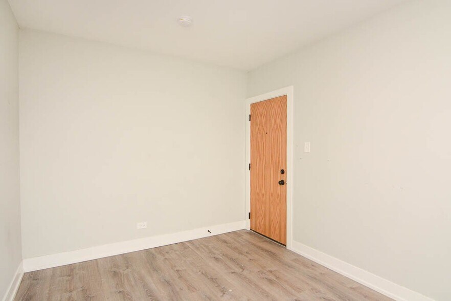 Building Photo - 459 W Belden Ave