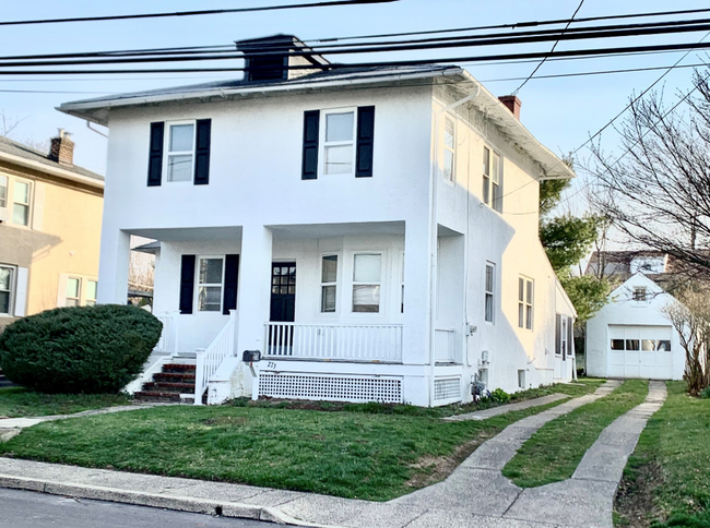 Building Photo - Single Family Home Available for Rent in t...