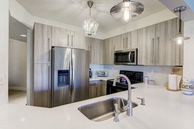 Building Photo - 300 Uno Lago Dr