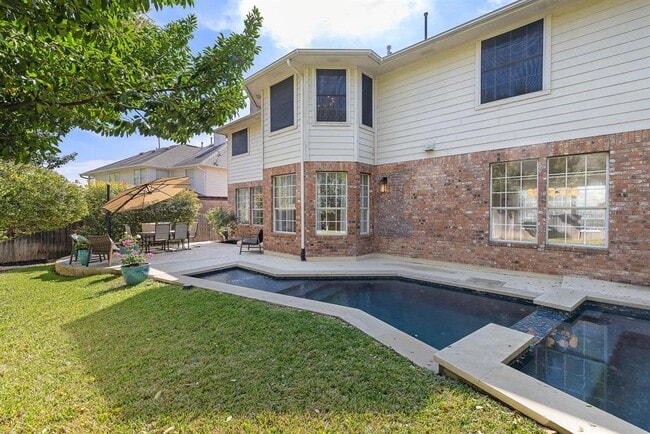 Building Photo - 2114 Hilton Head Dr