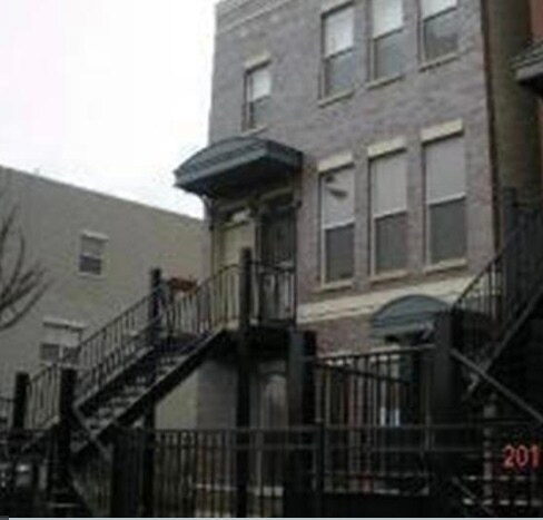 Primary Photo - 2122 W Madison St