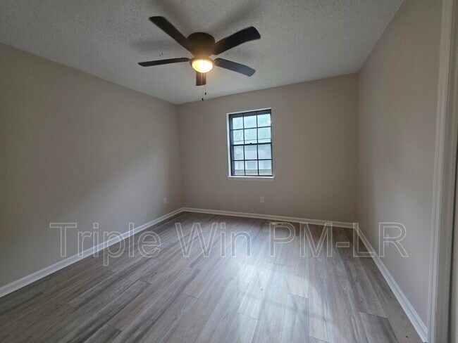 Building Photo - 12320 Shawnee Forest Dr