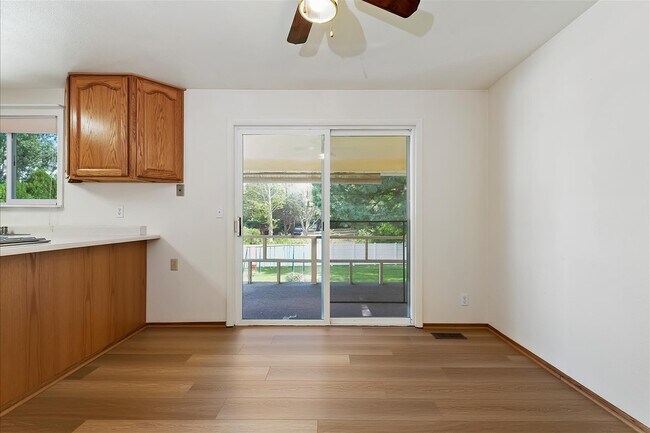 Building Photo - 6190 N Shandee Dr