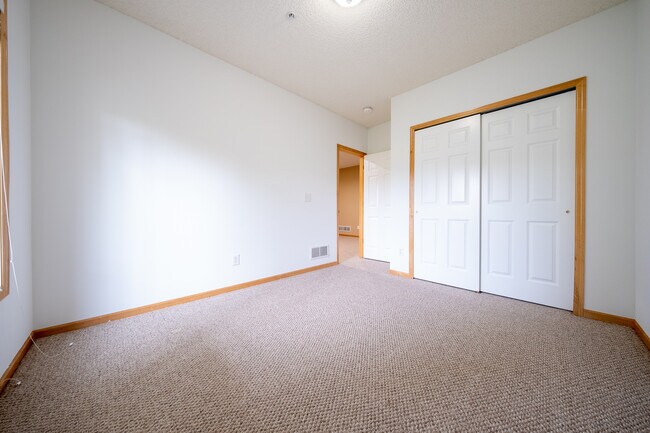 Building Photo - 4989 Archer Ln N