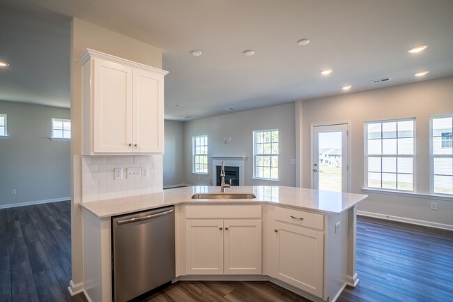 Building Photo - Stunning New Smart Home Palisades Area!