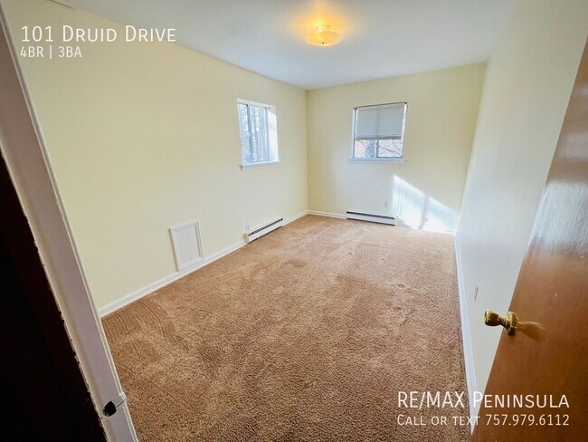 Building Photo - 4Bed, 2.5Bath Single Family Home in WBG