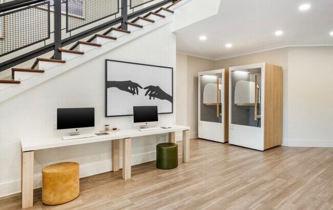 Building Photo - 22541 Hickory Hill Square