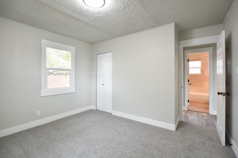 Building Photo - 263 Maple St
