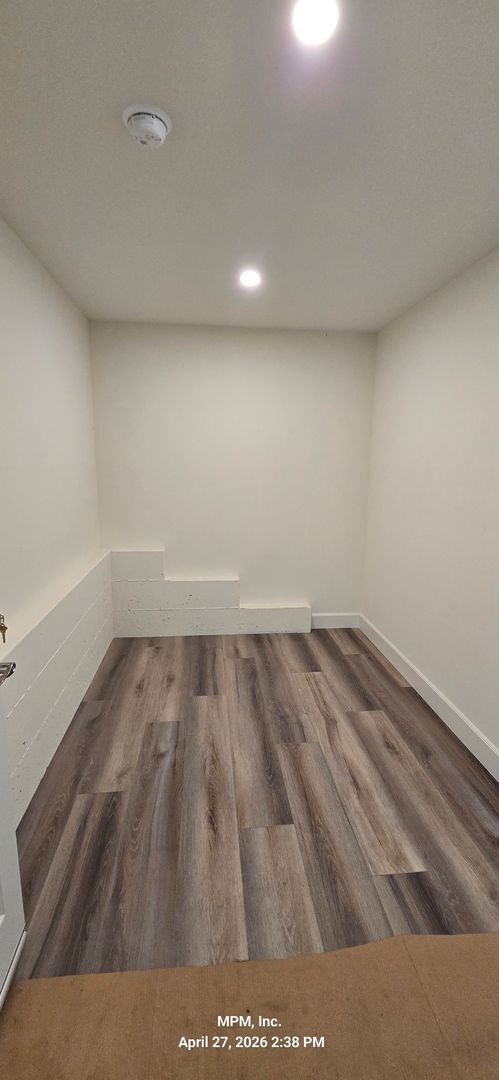 Building Photo - large custom home with peek a boo ocean views