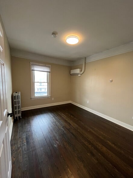 Building Photo - 2685 Botsford St