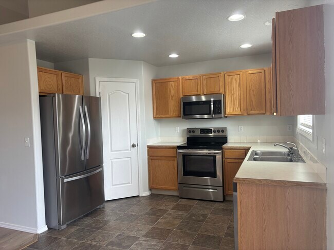 Building Photo - 339 E Bay Owl Dr