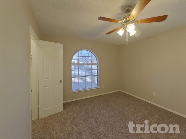 Building Photo - 1012 Wembley Rd