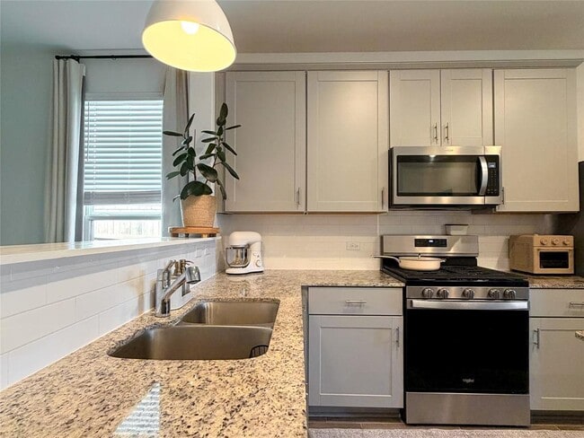 Building Photo - 112 Bennington Dr