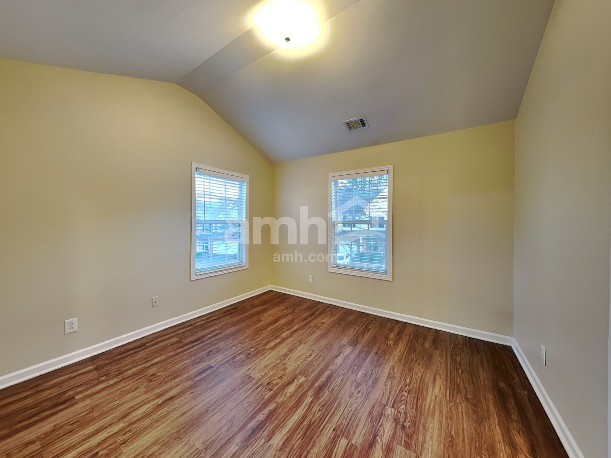 Building Photo - 2341 Suwanee Pointe Dr