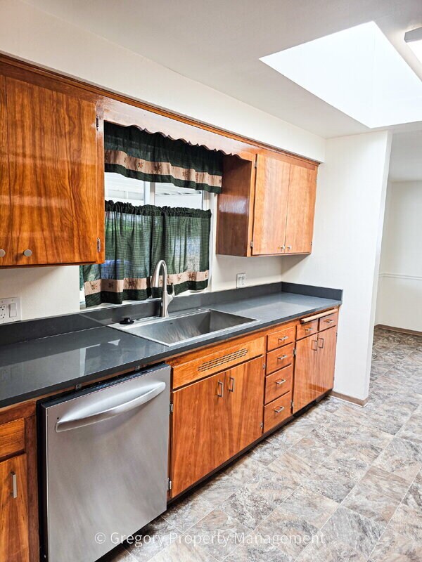 Building Photo - 4908 Dogwood Dr