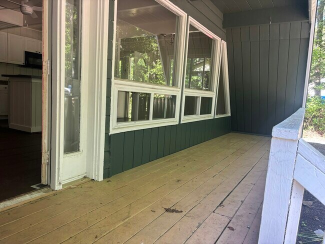 Building Photo - 17 Sandyhook Rd