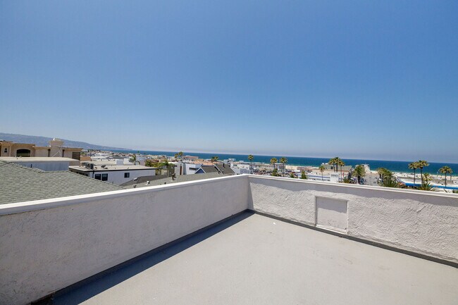 Rooftop Deck Views - 1150 Manhattan Ave