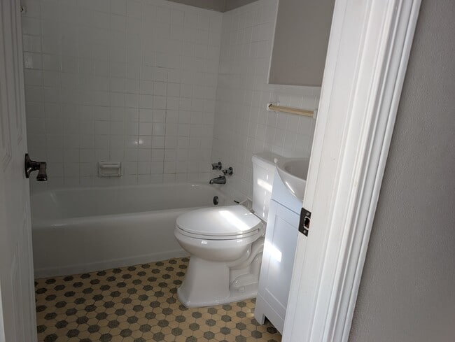 Building Photo - Ridgedale