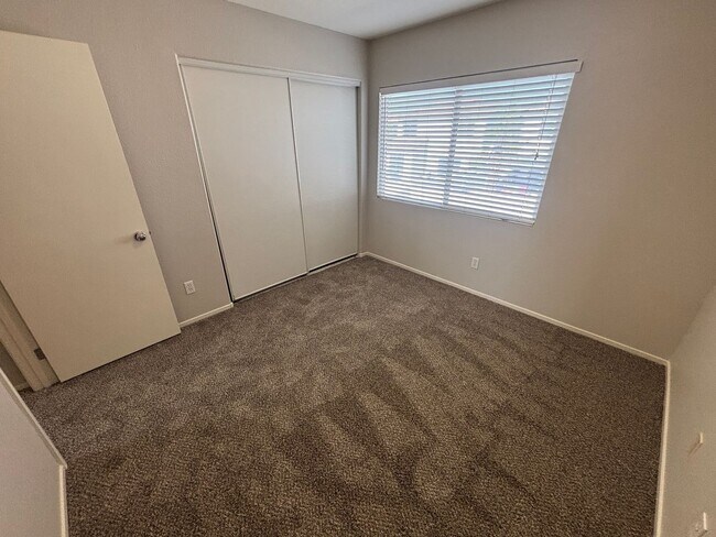 Building Photo - 10256 Grecian Laurel Ct