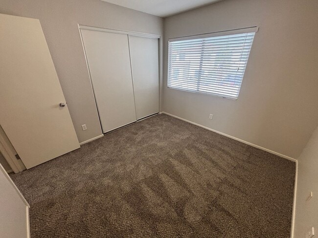 Building Photo - 3-bedroom, 2.5-bath home located in SW Las Vegas, NV!