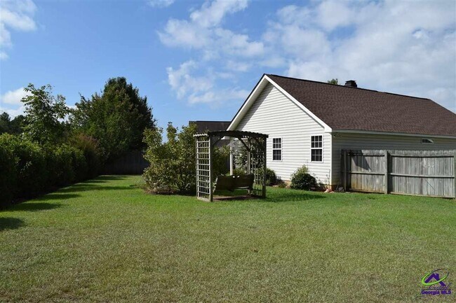Building Photo - 219 Deer Track Ct
