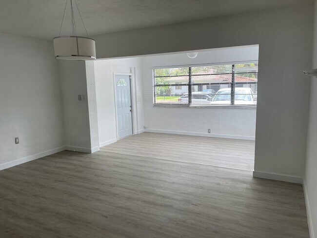 Building Photo - 53 Alcantarra Ave