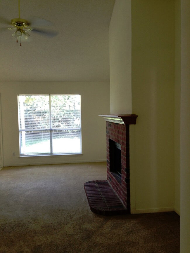 Building Photo - Duplex