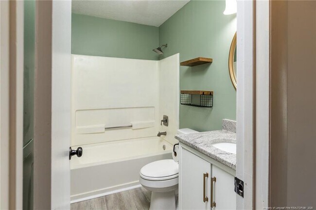 Building Photo - 1000 Tyler Dr