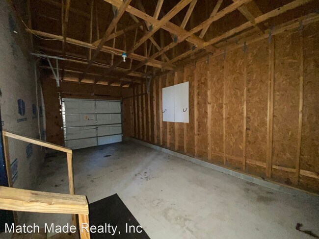 Building Photo - 4 br, 2 bath House - 1217 Clock St.