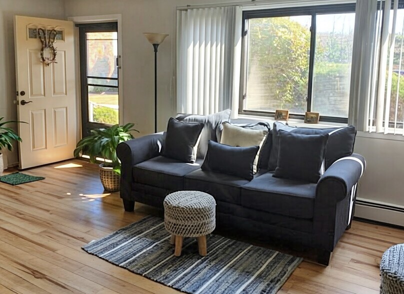 Building Photo - 331 Cricket Ln