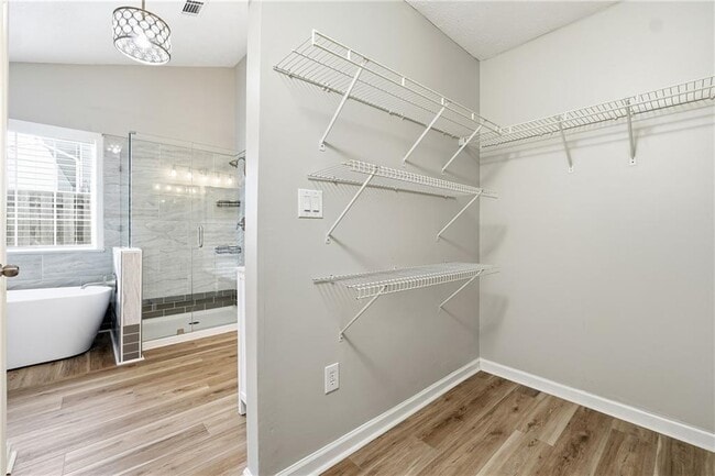 Building Photo - 2335 Winthrope Way Dr