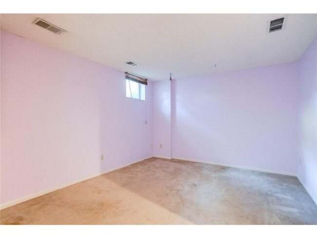 Building Photo - 2458 Crestwood Dr