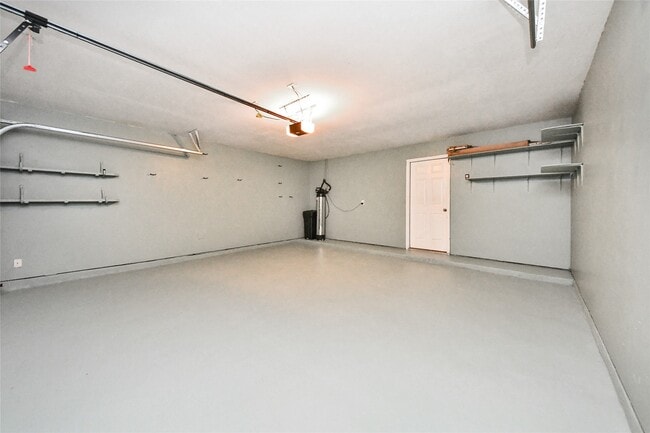 Building Photo - 2731 Gorki Park Dr