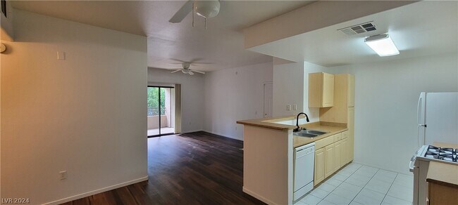 Building Photo - 8250 N Grand Canyon Dr